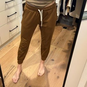 Like New Vuori performance joggers - Women’s XS
